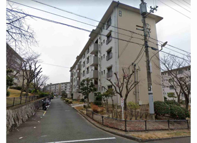 【外観】 | 箕面如意谷住宅8号棟 | 【現地写真】 鉄筋コンクリート造5階建て♪ 総戸数610戸♪