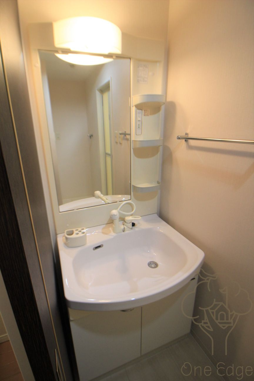 クレアート新大阪セレニティの独立洗面台