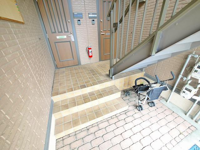 サンハイム櫟本のエントランス|建物の内部です