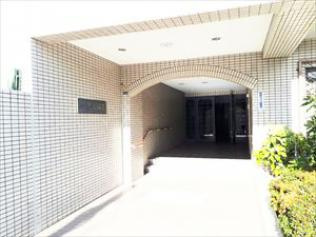 豊中市北桜塚４丁目の中古マンションのエントランス