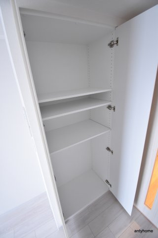 コンフォリア江坂　仲介手数料無料の収納
