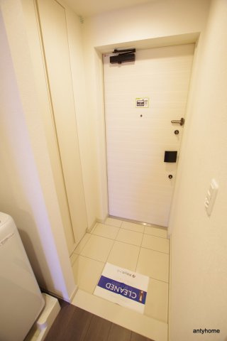 コンフォリア江坂　仲介手数料無料の玄関