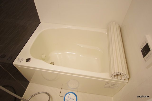 コンフォリア江坂　仲介手数料無料の浴室