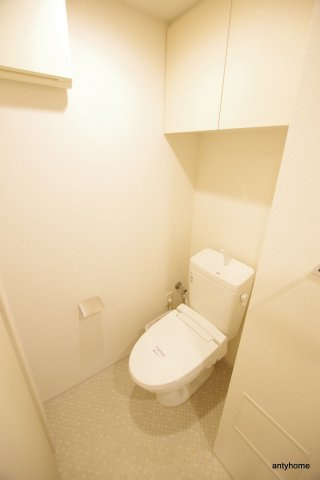 コンフォリア江坂　仲介手数料無料のトイレ