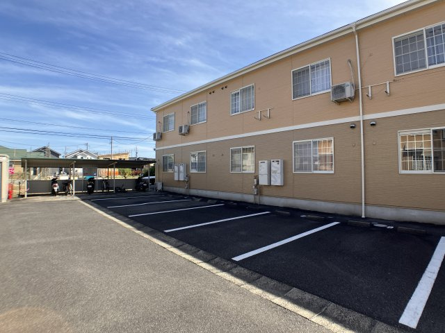 ソフィア壱番館Bの駐車場