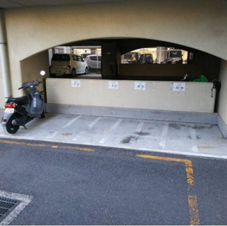 【駐車場】