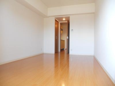 ウインドベル二条駅の居間・リビング|洋室