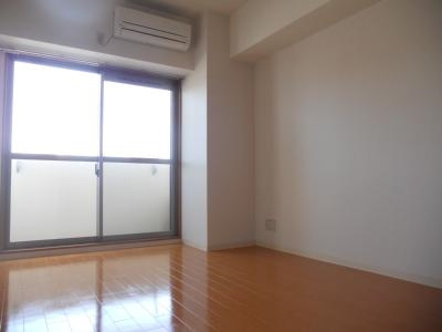 ウインドベル二条駅の居間・リビング|洋室