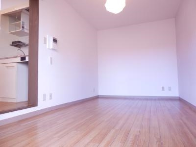 清和マンションの居間・リビング|洋室