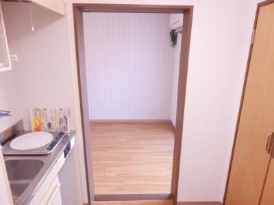 清和マンションの内装|キッチンから～