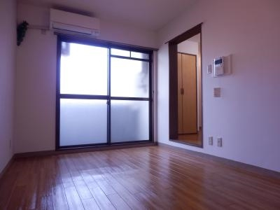 清和マンションの居間・リビング|洋室