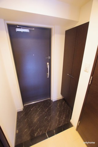 アドバンス新大阪Ⅲ　仲介手数料無料の玄関