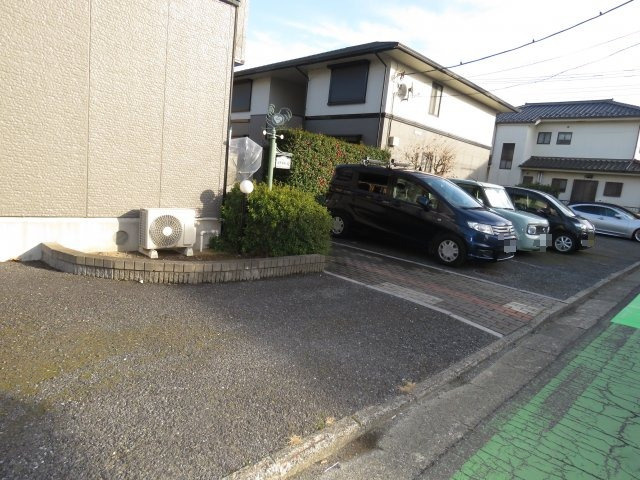 ルナヴェールAの駐車場