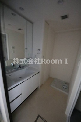 【洗面所】 | ロイヤルパークス桃坂 | ゆったりとスペースのある洗面所