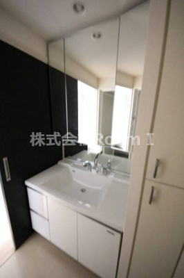 【洗面所】 | ロイヤルパークス桃坂 | 広い洗面スペース