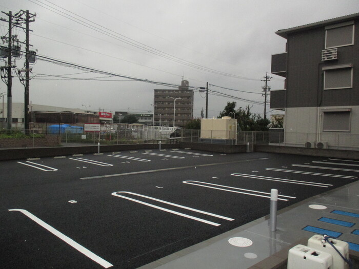 エスペランサ旭A棟の駐車場