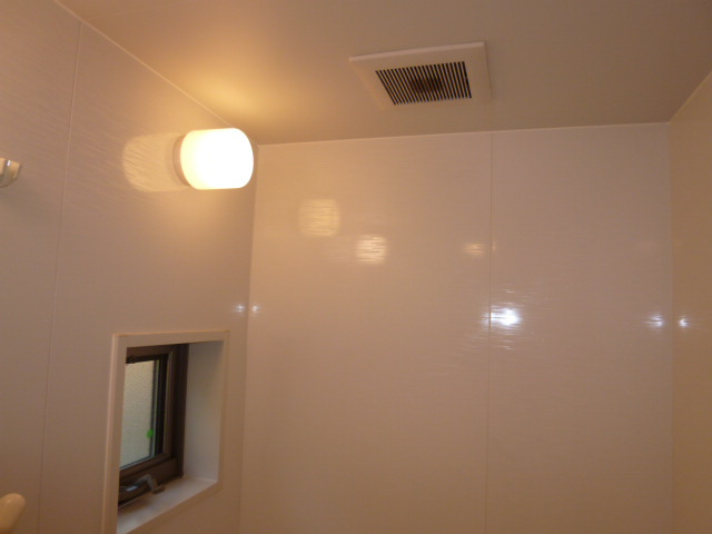 エクリールＢの浴室|浴室換気扇・窓