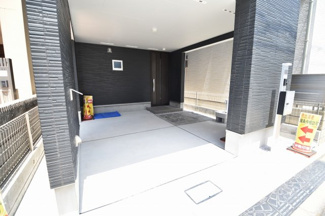 【駐車場】 | 前面道路も広めの6.5m7日々の車庫入れにもストレスを感じません。