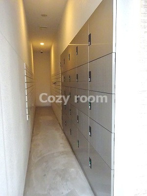 【その他共用部分】 | セレニテ新大阪calme | 留守時も安心の宅配ボックスコーナー