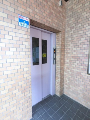 【その他共用部分】 | ライオンズマンション片倉町第３ | お買い物時やベビーカーの出し入れに便利なエレベーター付です。