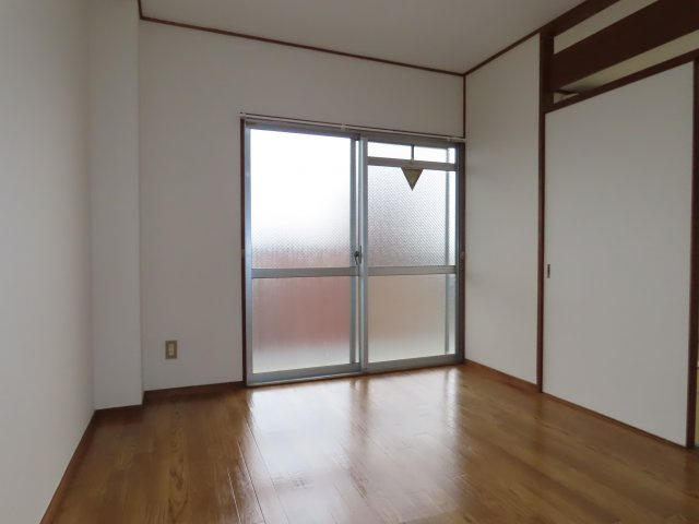 ピュアライフ歌島の洋室