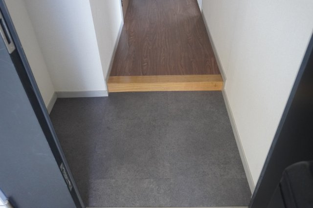 仲介手数料0！！ネオ・ウィスタリア1の玄関