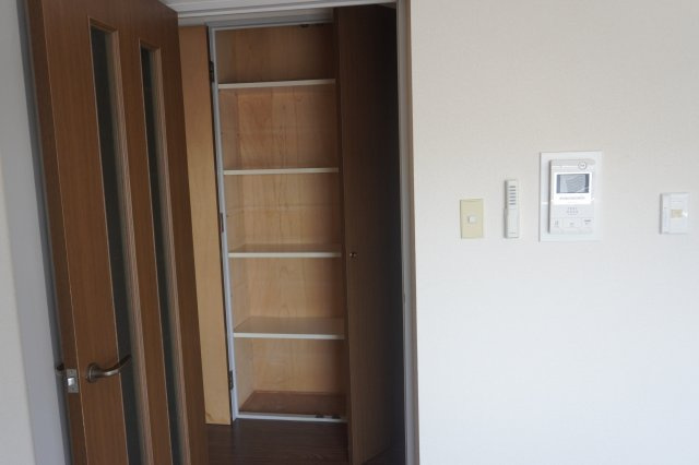 仲介手数料0！！ネオ・ウィスタリア1の収納