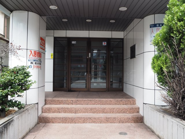 メトロビル志茂のエントランス