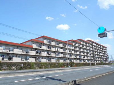 【外観】 | リフォーム済 蓮田ビューパレーＡ棟  | リフォーム済・蓮田駅徒歩17分・駐車場有・南西向き・3LDKとワイドバルコニー・蓮田南小・南中