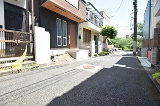 【前面道路含む現地写真】 | 生活の助けになる施設も充実！