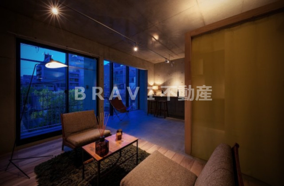 ROSSO BRAVI不動産の居間・リビング