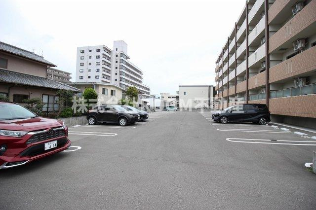 サンリットSR年見の駐車場|駐車場に車を止められます