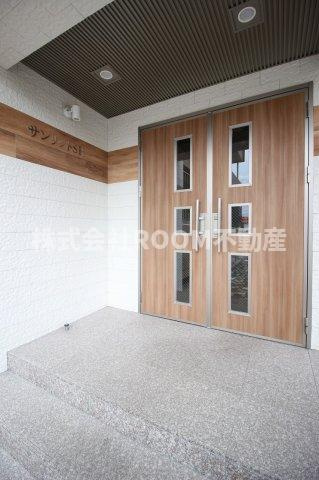 サンリットSR年見のエントランス|建物の内部です