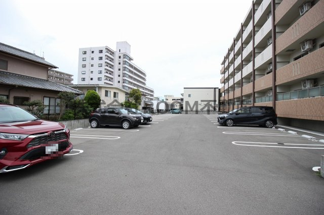 サンリットSR年見の駐車場|駐車場があります