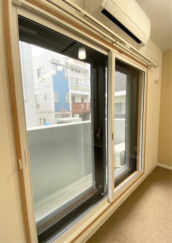 「防音マンション」ハーモニーグラシア大山の設備|2重ならぬ3重サッシの窓です。防音対策はばっちりです。