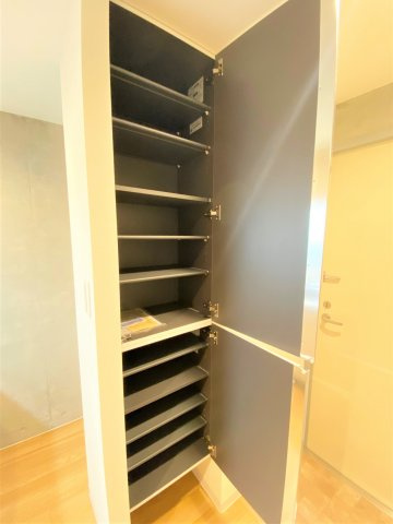 「防音マンション」ハーモニーグラシア大山の収納|シューズボックスです。