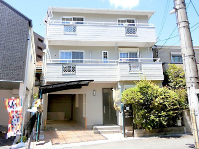 【外観】 | 豊中市西泉丘1丁目　中古戸建 | 【現地写真】
シンプルで落ち着きのある建物は住むかたの個性でオリジナルなものになっていきます♪