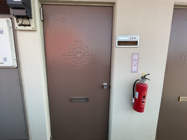 キャンパスひまわり有楽の玄関