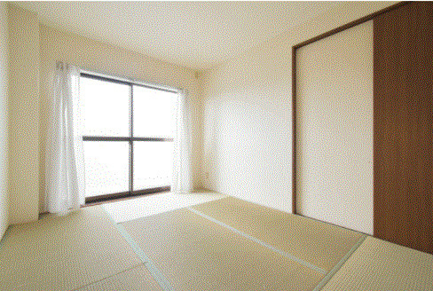 内野ハイツ【キャッシュバック対象物件】の内装|明るい色調の室内です