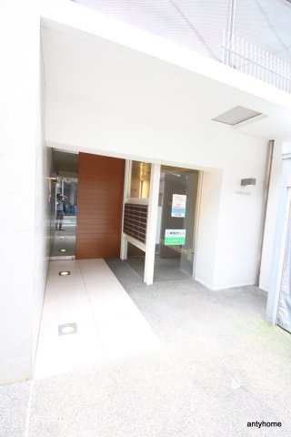 ラフィーネアズマ　仲介手数料無料のエントランス