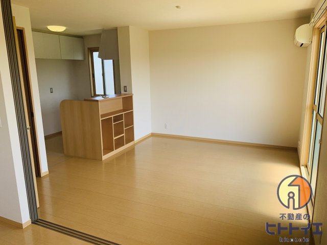 アルシオネB棟の居間・リビング|明るいリビングです