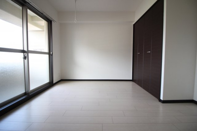 【寝室】 | レグルス阿倍野 | 洋室8帖　ゆったりとしたお部屋です♪