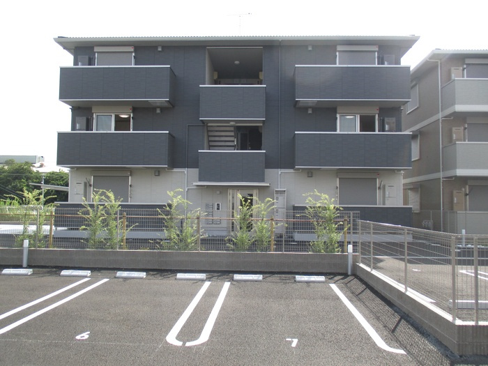 エスペランサ旭A棟の駐車場