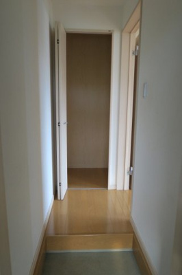 【玄関】 | ビバリー春日山B棟 | シンプルで使いやすい玄関です