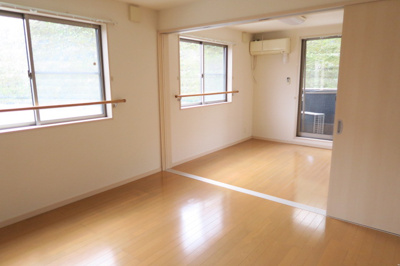 【居間・リビング】 | ビバリー春日山B棟 | 洋室です。