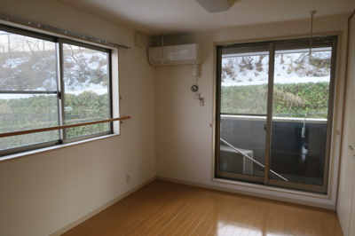 【寝室】 | ビバリー春日山B棟 | 明るい洋室です。