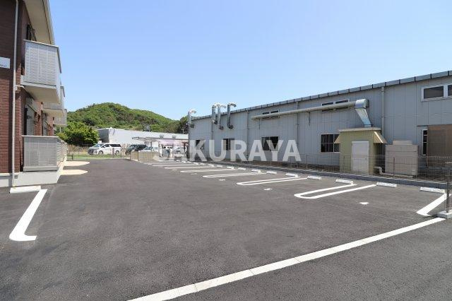 プチフルールの駐車場