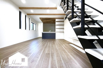 【外観】 | 伏見区桃山町西尾　新築戸建 | リビングとキッチンスペースの2ヶ所に《床暖房》があり、足元からポカポカ快適♪ご家族が自然と集まるリビングです。実際に内覧してみませんか？お家探しの第一歩としても歓迎しますヽ(^。^)ノ