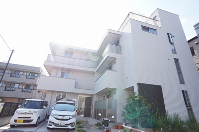 【外観】 | SHIRAHAE | 戸田公園駅至近の洗練された高級感ある建物です