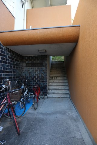 中西マンションのエントランス
